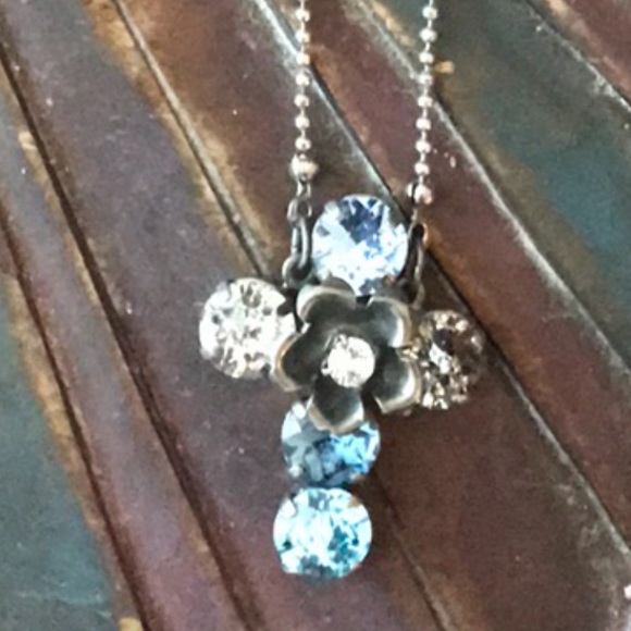 Sabika Jewelry - Sabika Memories cross necklace